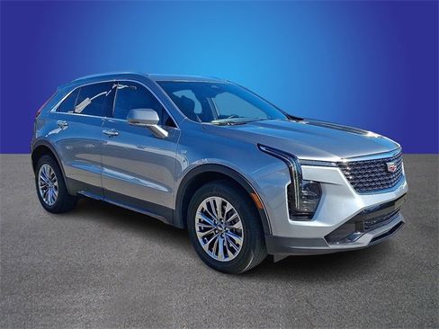 Used 2024 Cadillac XT4 Premium Luxury image 3
