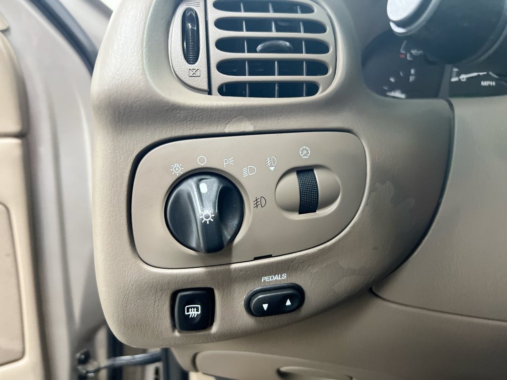 Used 2001 Lincoln Navigator 4WD image 17