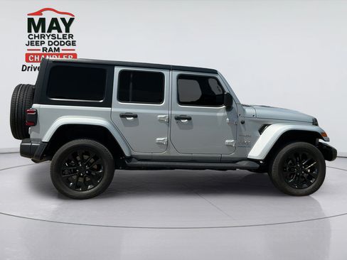 Used 2023 Jeep Wrangler Unlimited Sahara w/ Cold Weather Group AWD/4WD image 8