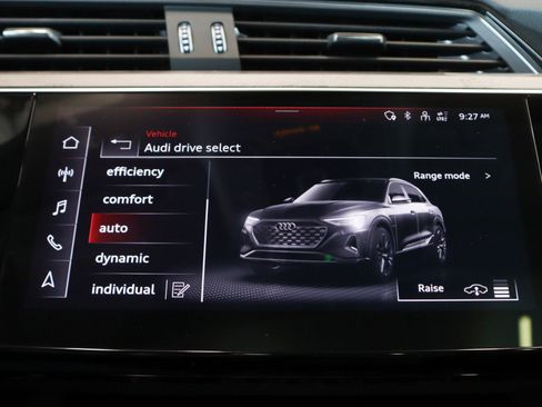 Used 2024 Audi Q8 e-tron Premium Plus w/ Premium Plus Package image 20