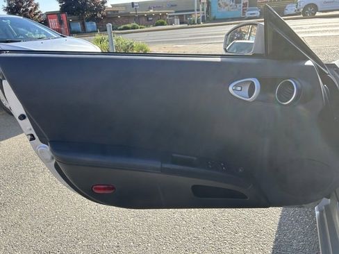 Used 2004 Nissan 350Z Enthusiast image 12