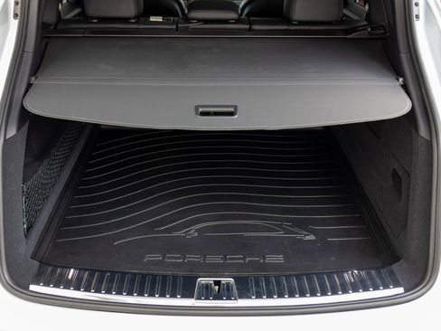 Used 2022 Porsche Cayenne S Platinum image 34