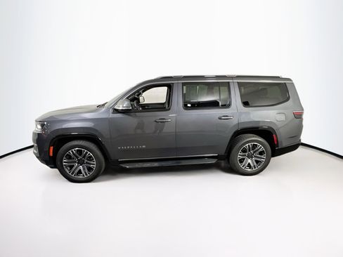 Used 2022 Jeep Wagoneer Series III w/ Flexible Seating Group image 8