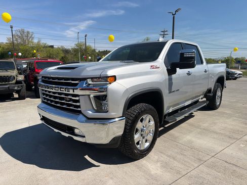 Used 2022 Chevrolet Silverado 2500 LTZ image 2