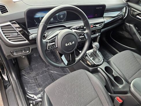 Used 2024 Kia Seltos S image 11