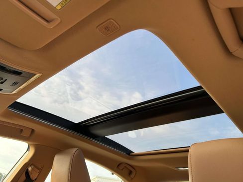 Used 2023 Lexus ES 350 Ultra Luxury w/ Accessory Package (Z2) FWD image 28