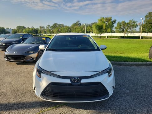 Used 2023 Toyota Corolla LE FWD image 2