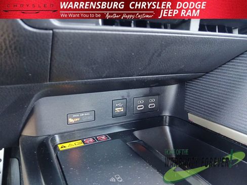 Used 2025 Toyota Camry SE FWD image 25