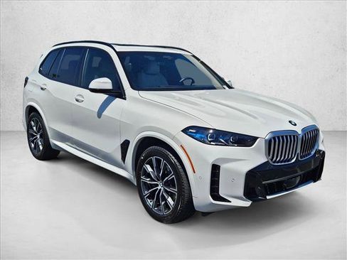 Used 2025 BMW X5 xDrive40i w/ M Sport Package AWD/4WD image 3