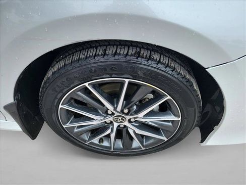 Used 2021 Toyota Camry XLE w/ Cold Weather Package image 11