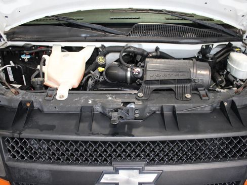Used 2009 Chevrolet Express 1500 RWD image 30