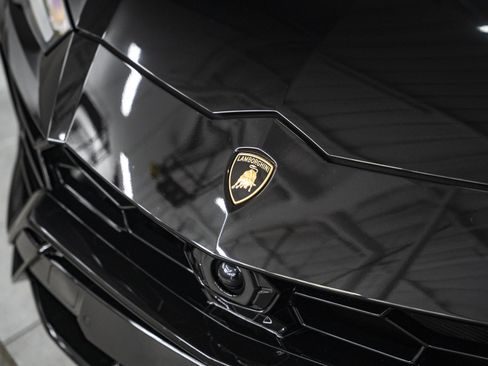 Used 2022 Lamborghini Urus AWD/4WD image 12
