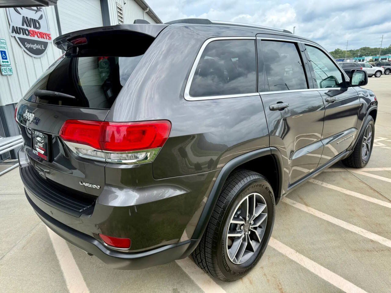 Used 2019 Jeep Grand Cherokee Laredo w/ Laredo X Package AWD/4WD image 8