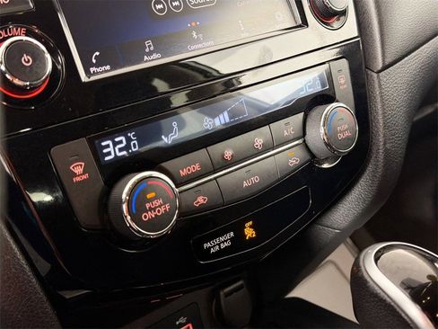 Used 2020 Nissan Rogue S image 15