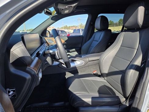 Used 2025 Mercedes-Benz GLS 450 450 4MATIC image 10