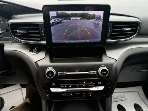 Used 2020 Ford Explorer XLT w/ Equipment Group 202A AWD/4WD image 14