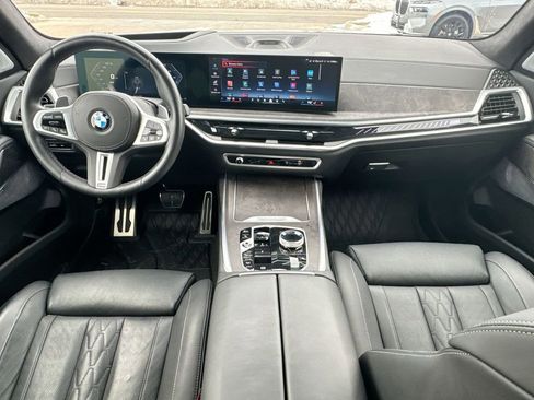 Used 2025 BMW X7 M60i image 21