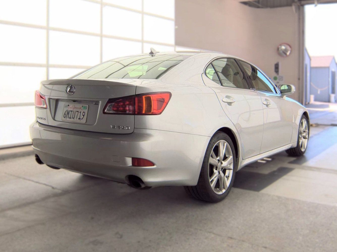 Used 2010 Lexus IS 250 w/ Premium Pkg Value Edition RWD image 4
