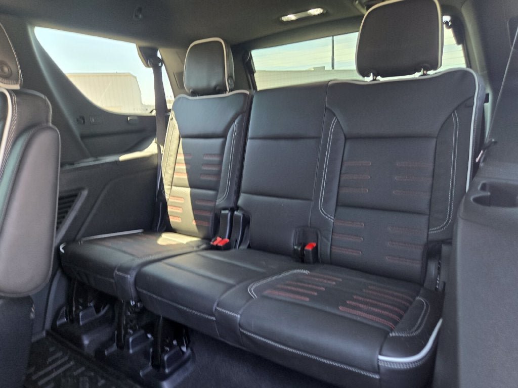 Used 2025 GMC Yukon AT4 Ultimate w/ LPO, AT4 Appearance Package AWD/4WD image 18