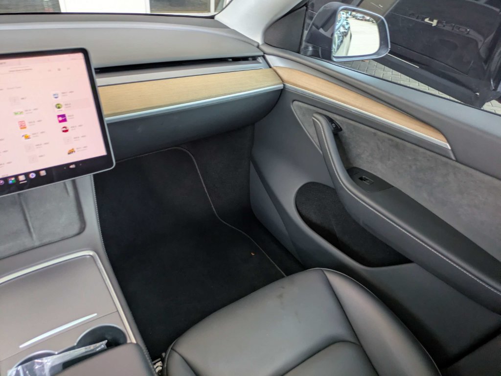 Used 2023 Tesla Model Y Long Range AWD/4WD image 36
