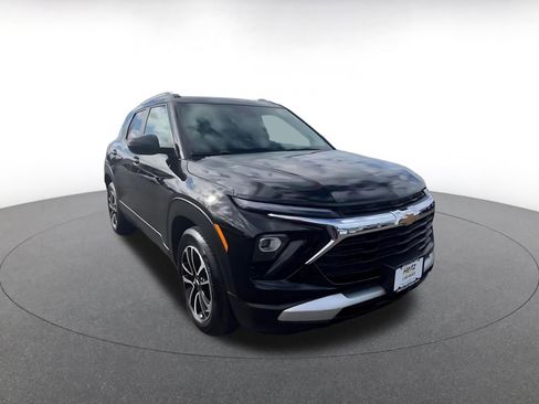 Used 2025 Chevrolet TrailBlazer LT image 3