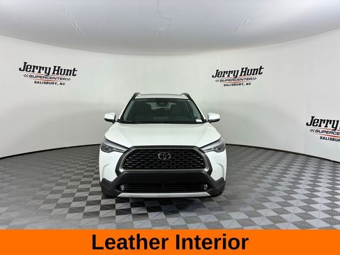 Used 2024 Toyota Corolla Cross XLE image 5