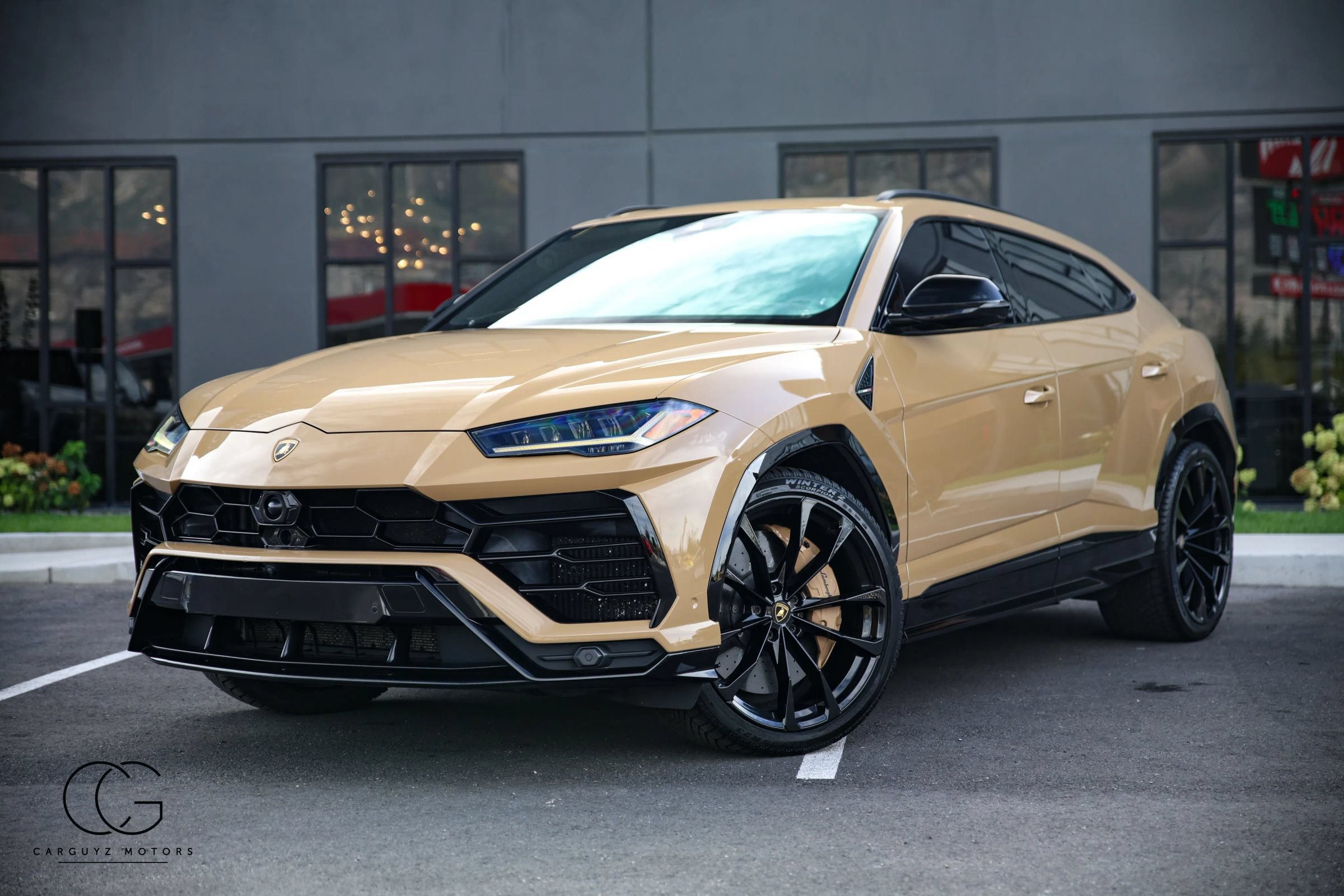 Used 2019 Lamborghini Urus AWD/4WD image 3