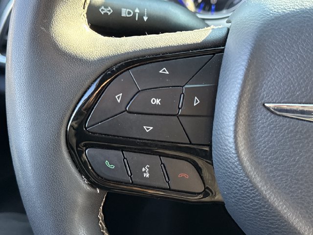 Used 2025 Chrysler Pacifica Limited FWD image 37