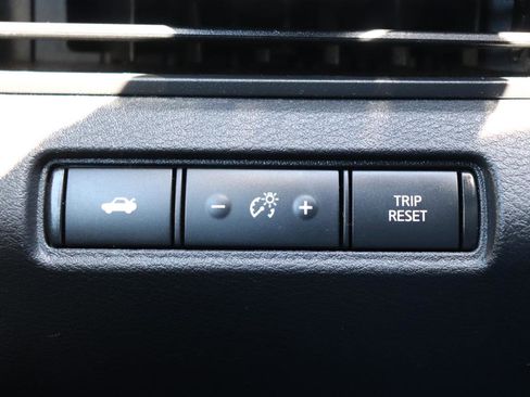 Used 2024 Nissan Altima 2.5 SR FWD image 37