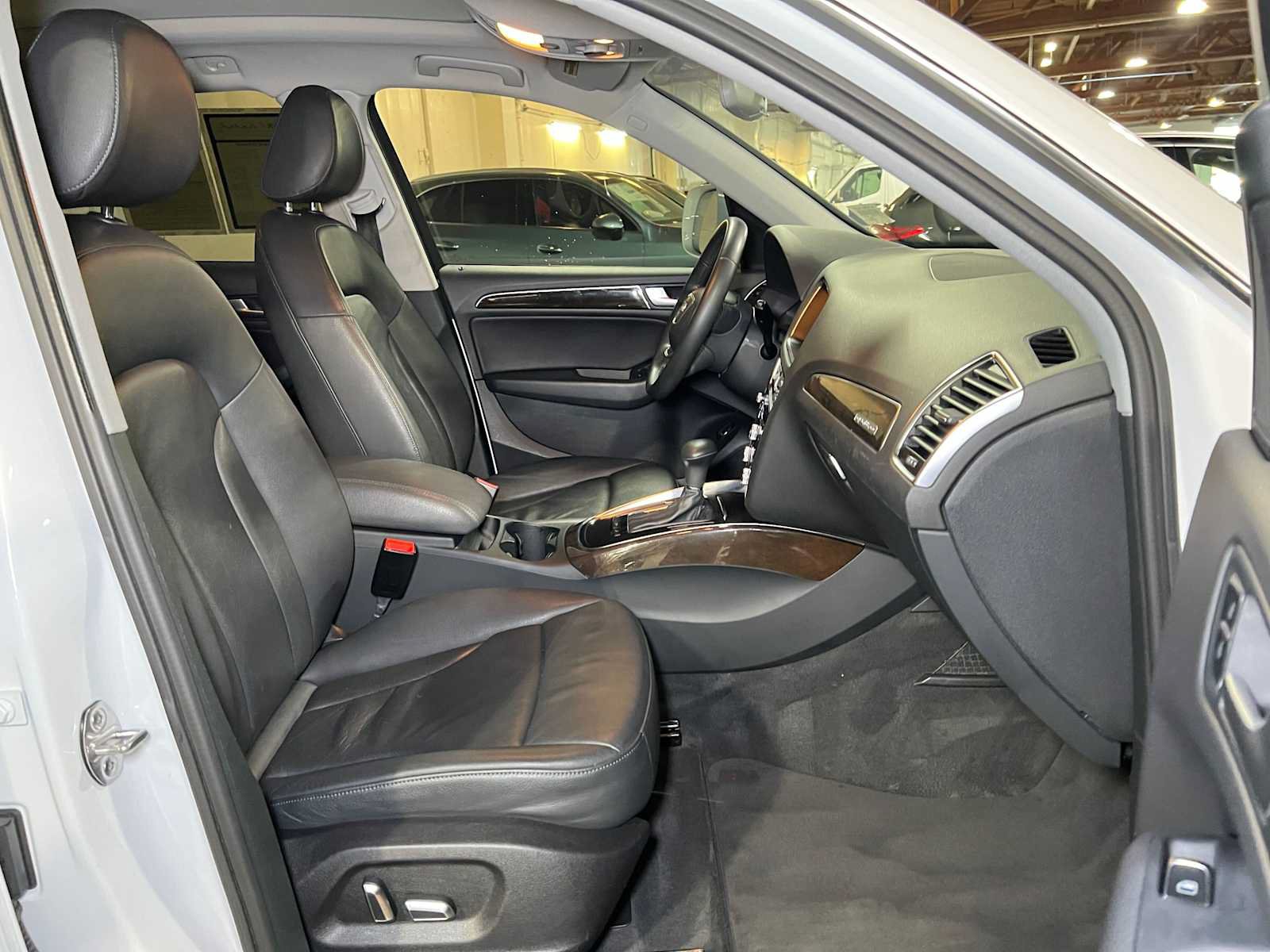 Used 2014 Audi Q5 2.0T Premium w/ Lighting Package AWD/4WD image 12