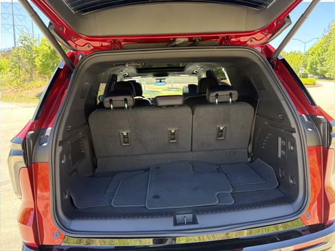 Used 2025 Chevrolet Traverse RS w/ LPO, Floor Liner Package AWD/4WD image 20