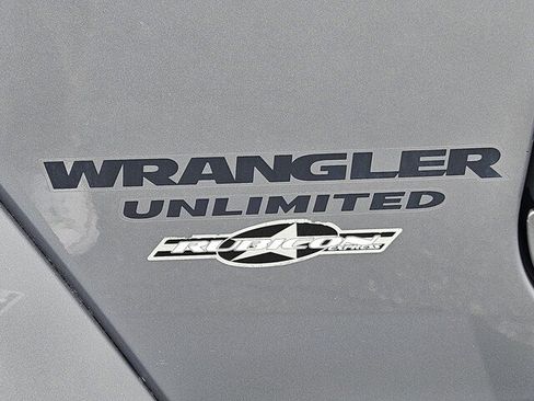 Used 2017 Jeep Wrangler Unlimited Sahara AWD/4WD image 30