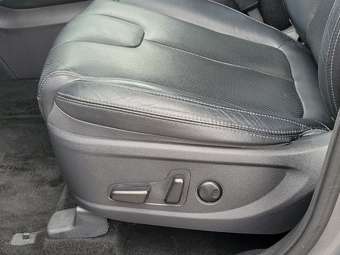 Used 2019 Hyundai Santa Fe Limited FWD image 17