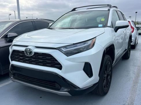 Used 2025 Toyota RAV4 SE w/ Convenience Package AWD/4WD image 1