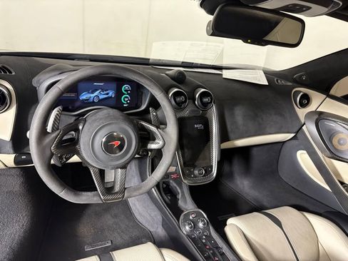 Used 2018 McLaren 570S Spider image 22