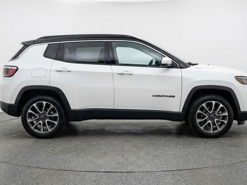 Used 2025 Jeep Compass Trailhawk AWD/4WD image 11
