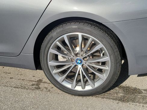 Certified 2023 BMW 530e w/ Premium Package image 8