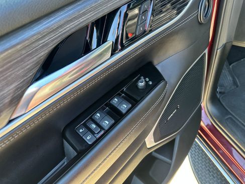 Used 2023 Jeep Wagoneer L Series III w/ Preferred Equipment Group image 11