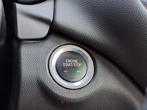 Used 2021 Chevrolet Equinox LT FWD image 16