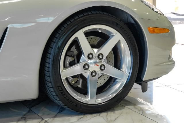 Used 2005 Chevrolet Corvette Coupe w/ Preferred Equipment Group RWD image 50
