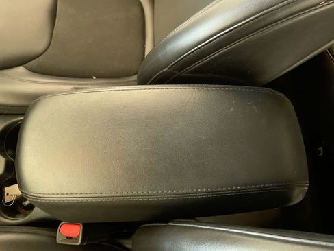 Used 2019 Jeep Cherokee Latitude Plus AWD/4WD image 20