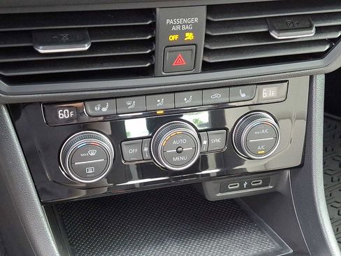 Used 2020 Volkswagen Jetta R-Line w/ R-Line Cold Weather Package FWD image 17