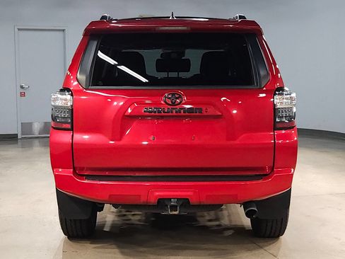 Used 2022 Toyota 4Runner SR5 Premium w/ Moonroof Package AWD/4WD image 6