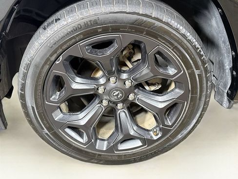 Used 2020 RAM 1500 Limited w/ Black Appearance Package AWD/4WD image 38