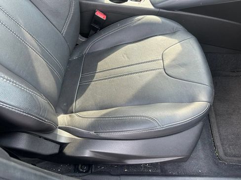 Used 2012 Ford Focus Titanium FWD image 37