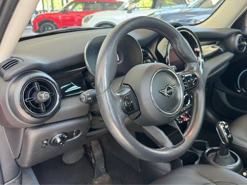 Used 2024 MINI Cooper 4-Door Hardtop FWD image 9