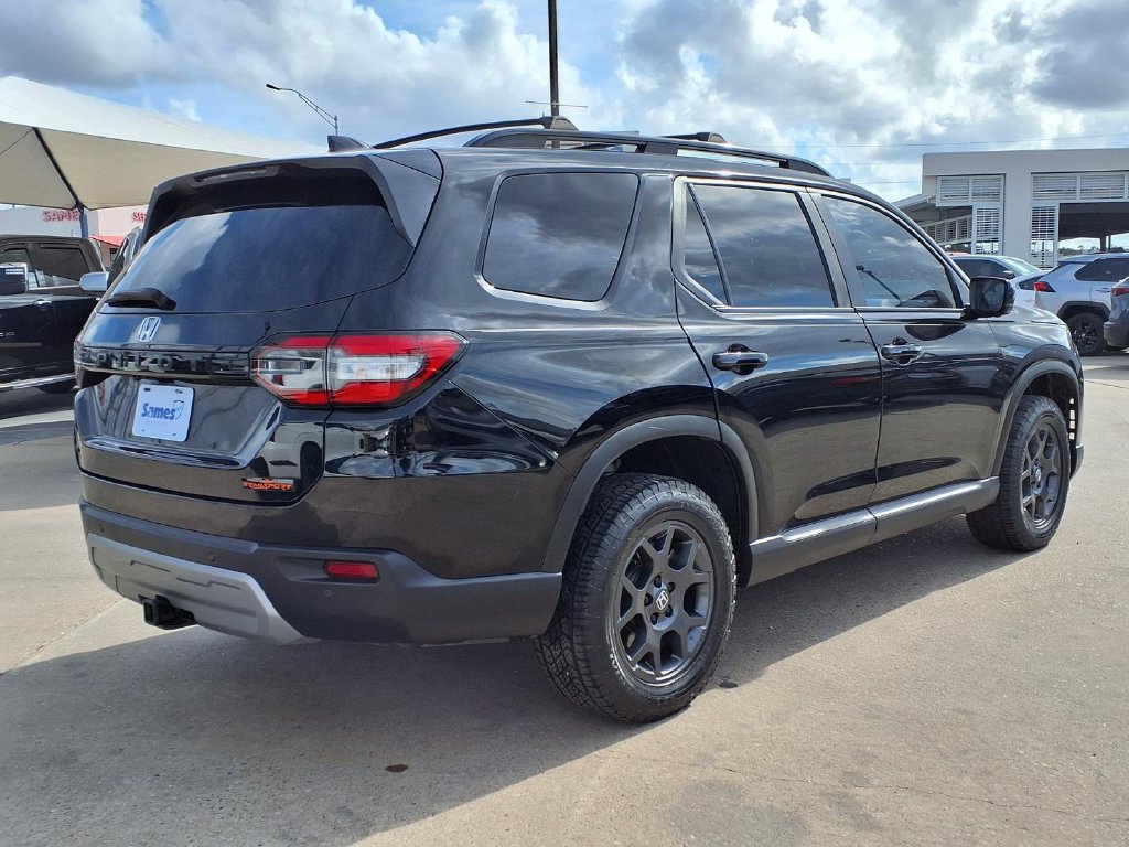 Used 2025 Honda Pilot TrailSport image 8
