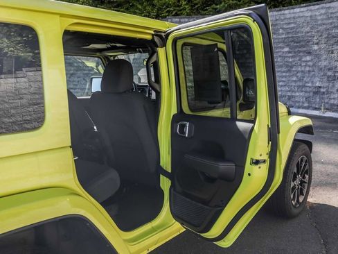 Used 2024 Jeep Wrangler Unlimited Sahara image 17