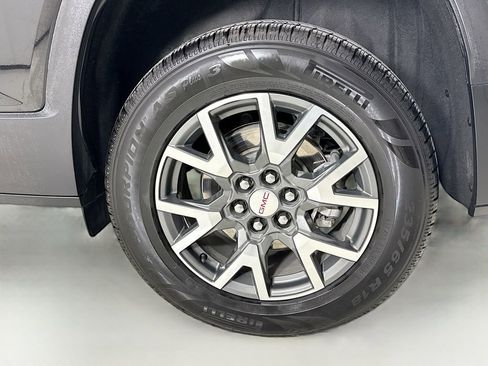 Used 2023 GMC Acadia SLE image 30