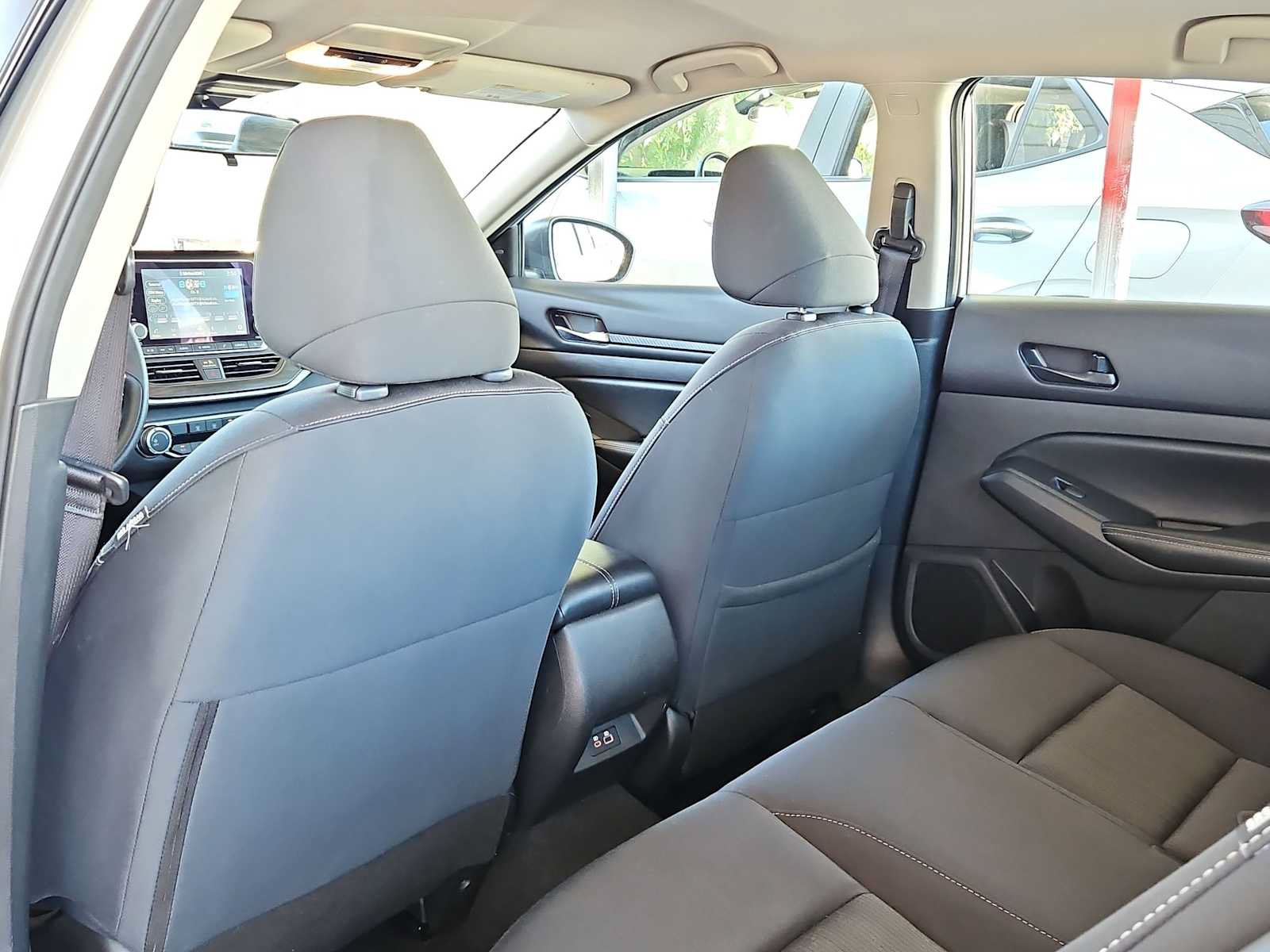 Used 2024 Nissan Altima 2.5 SV FWD image 15